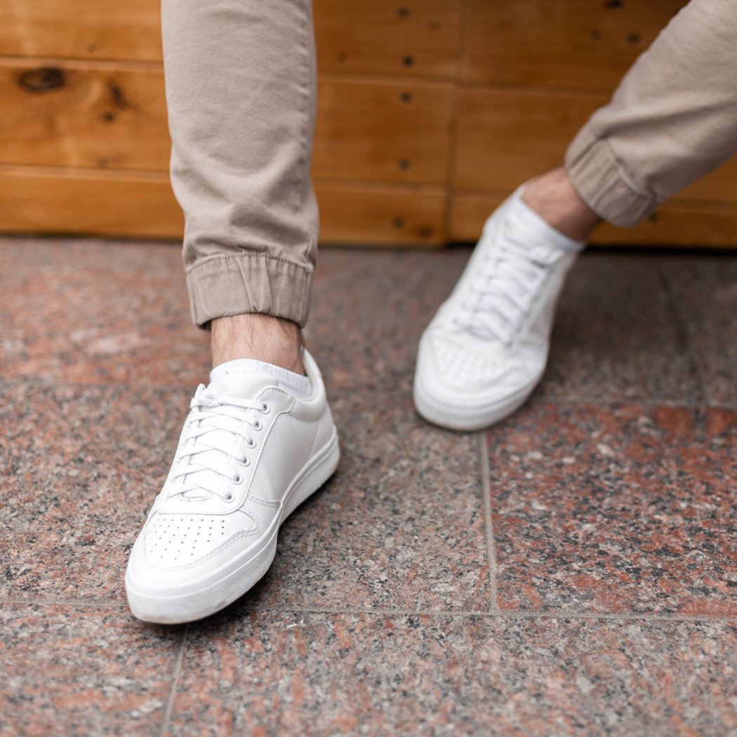 Jakie buty męskie kupić na wiosnę-lato 2021? Sprawdź najmodniejsze modele!